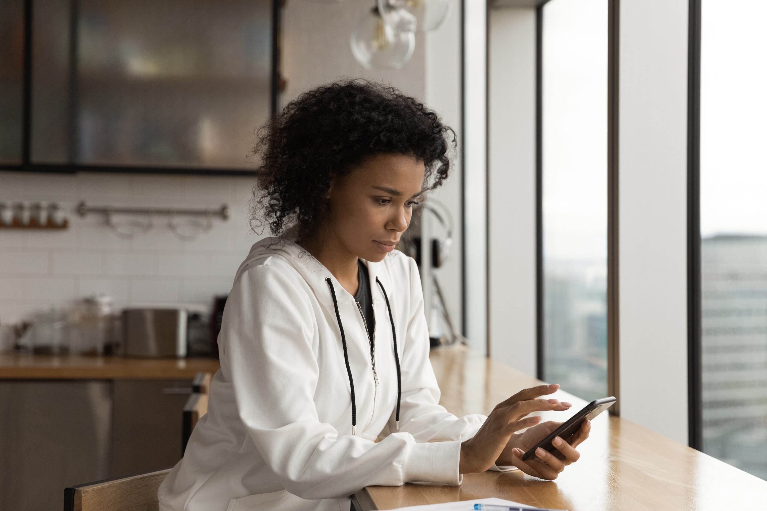 Healthcare professional using the Check on Mom screener